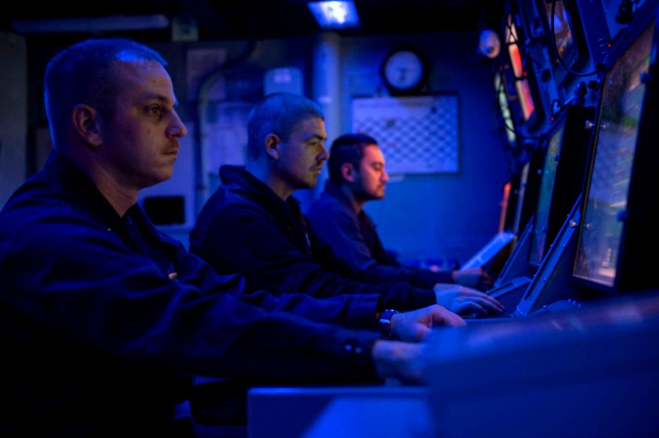 USS Farragut (DDG 99) 150531-N-VC236-003 (17751337483)