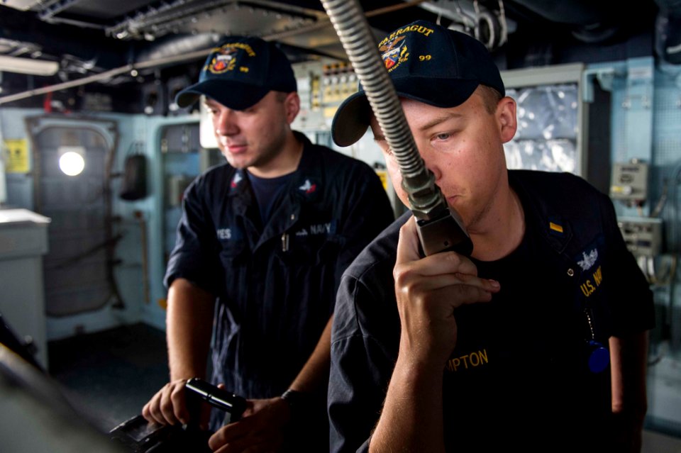 USS Farragut (DDG 99) 150611-N-VC236-011 (18613949389)