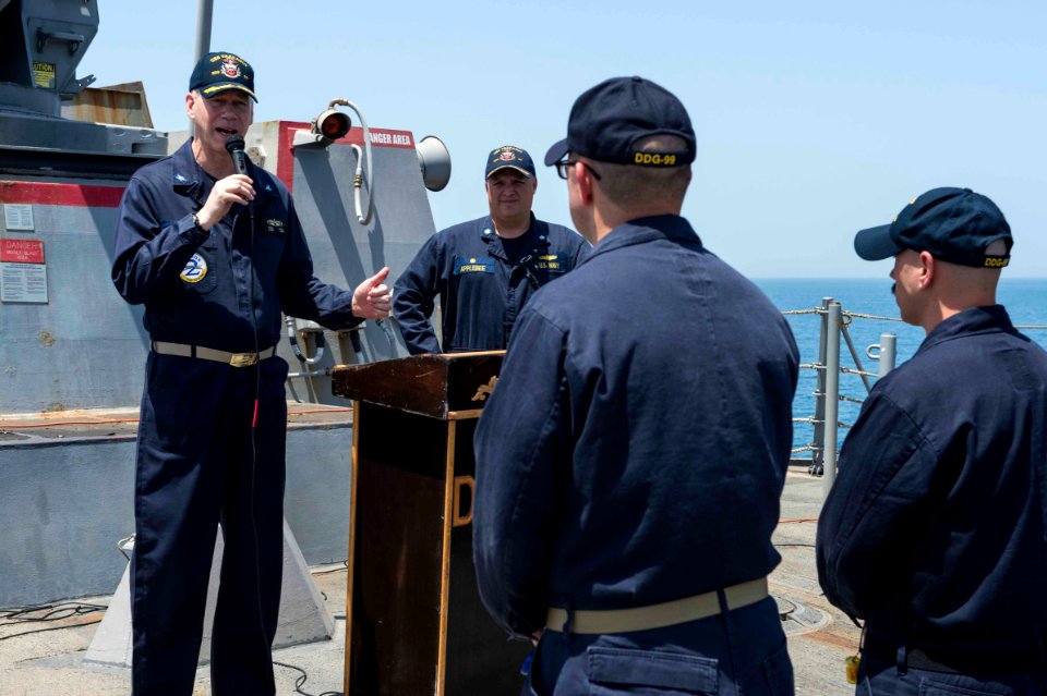USS Farragut (DDG 99) 150513-N-VC236-024 (17441616319)