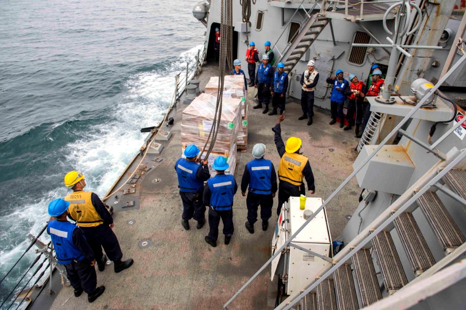USS Farragut (DDG 99) 150509-N-VC236-343 (17325141408)