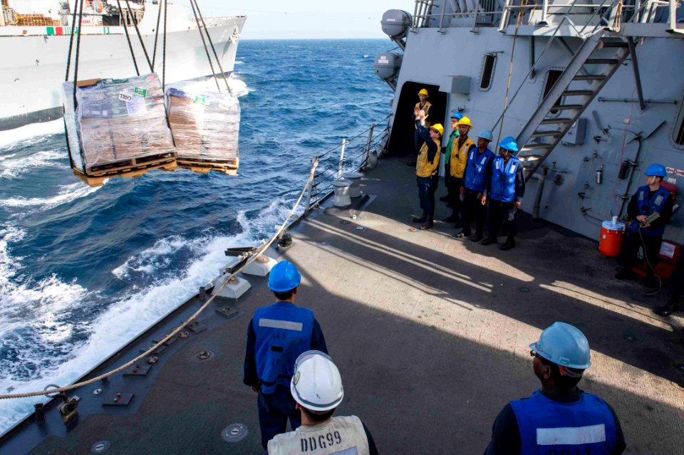 USS Farragut (DDG 99) 150528-N-VC236-021 (18104521750)