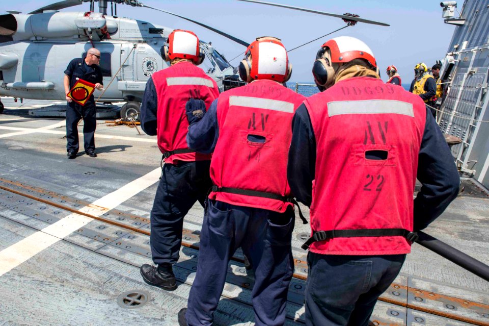 USS Farragut (DDG 99) 150523-N-VC236-015 (18042960196)