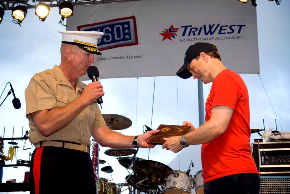 US Navy 070303-N-4856G-082 Commanding General of Marine Corps Base Hawaii Brig. Gen. Steven A. Hummer presents Gary Sinise with a plaque at the Lt. Dan Band concert