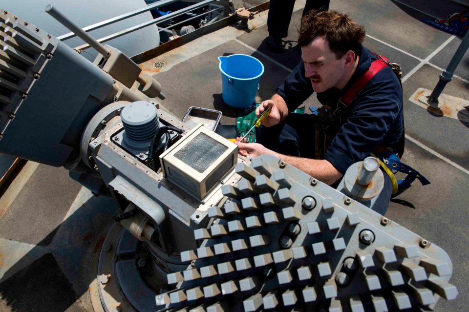 USS Farragut (DDG 99) 150505-N-VC236-013 (17474456912)