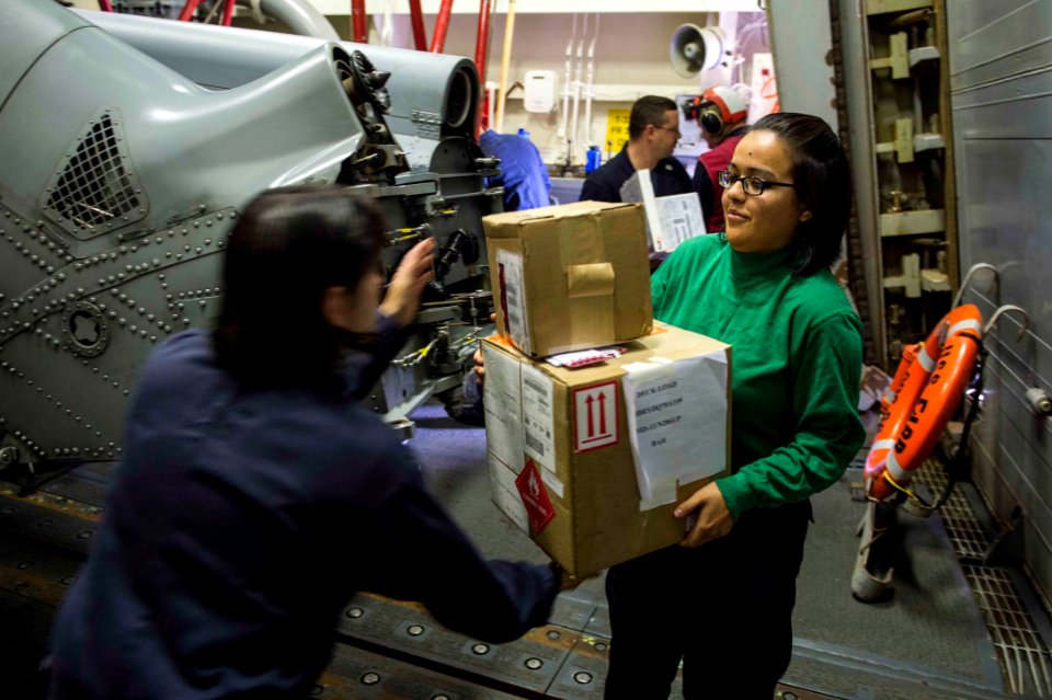 USS Farragut (DDG 99) 150502-N-VC236-020 (17176173050)