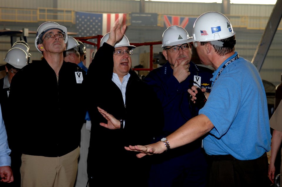 US Navy 070309-N-3642E-113 Secretary of the Navy (SECNAV), the Honorable Dr. Donald C. Winter, is given a tour of pre-commissioned ship Independence (LCS 2) during a tour of Austal Shipyards