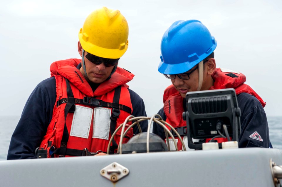 USS Farragut (DDG 99) 150509-N-VC236-013 (17486485296)
