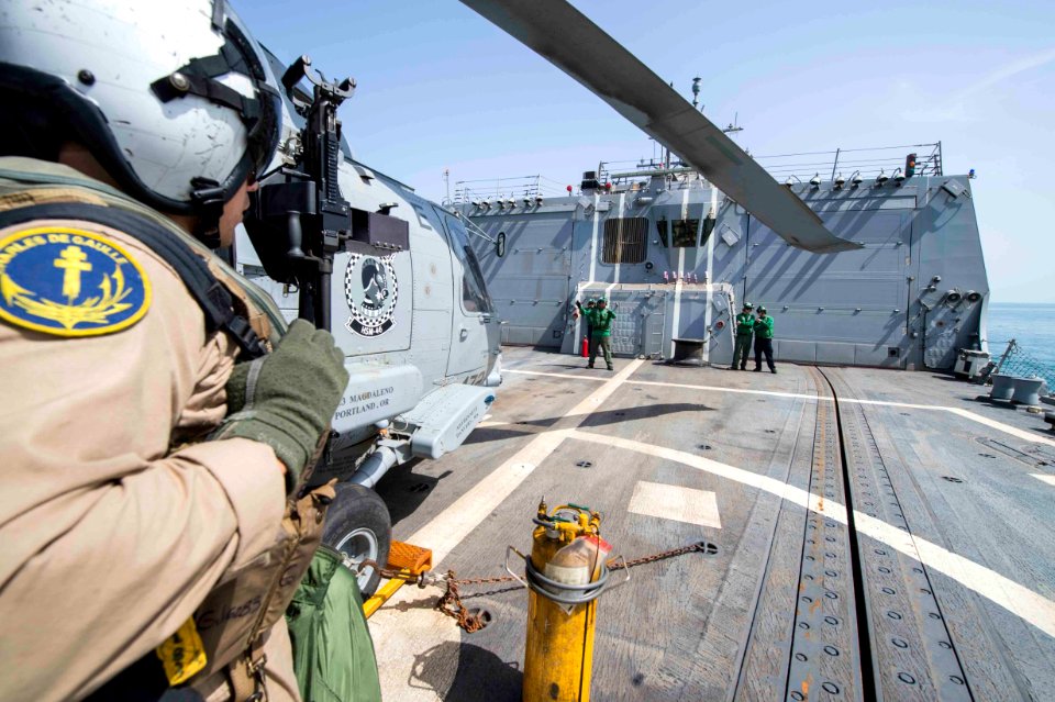 USS Farragut (DDG 99) 150511-N-VC236-019 (16967817973)