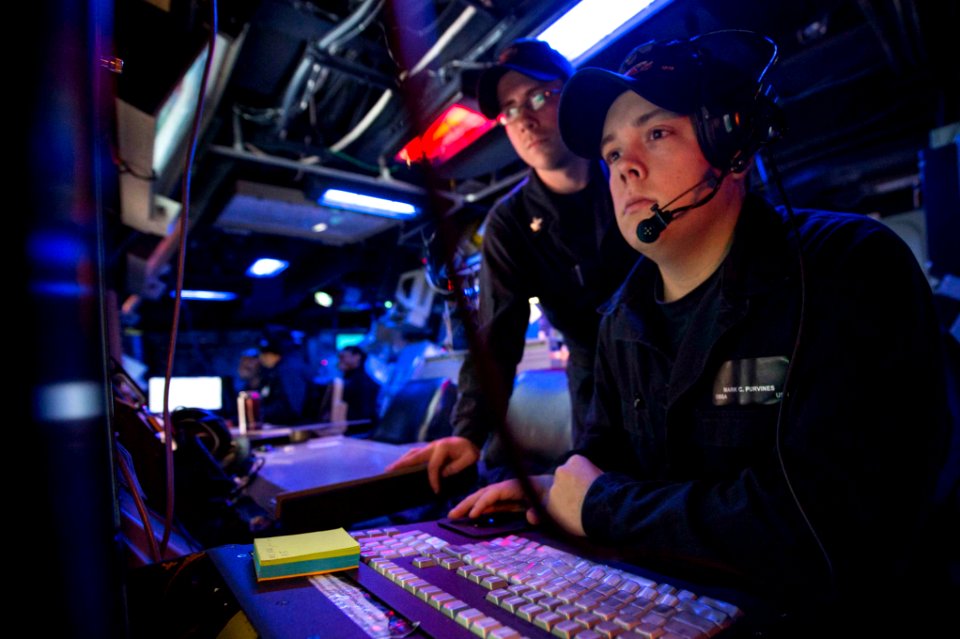 USS Farragut (DDG 99) 150513-N-VC236-003 (17601605856)