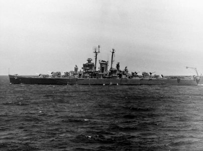 USS Fargo (CL-106) underway at sea on 8 May 1946 (NH 98918)