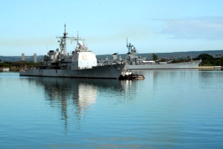 US Navy 070304-N-4965F-001 Guided missile cruiser USS Bunker Hill (CG 52) passes the Battleship Missouri Memorial as she transits Pearl Harbor photo