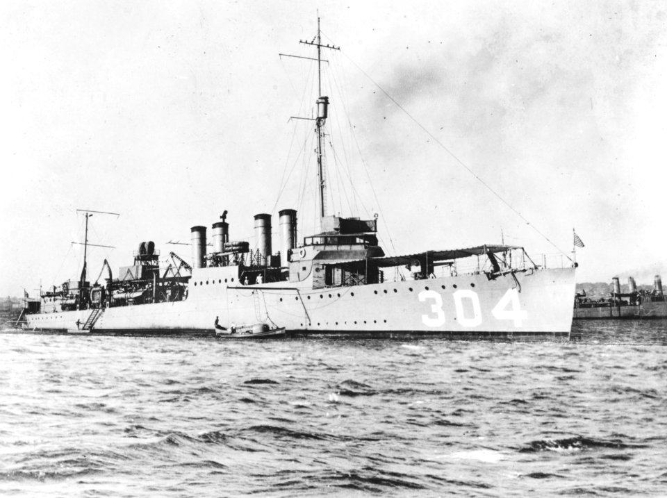 USS Farquhar (DD-304) in port c1920