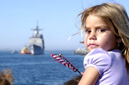 US Navy 070313-N-8158F-040 Victoria Meese of San Diego, Calif., anxiously awaits the arrival of guided missile cruiser USS Bunker Hill (CG 73) during a homecoming ceremony photo