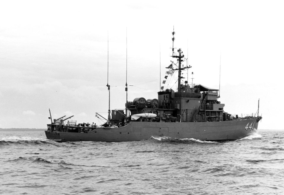 USS Exultant (MSO-441) underway in Chesapeake Bay on 26 May 1970