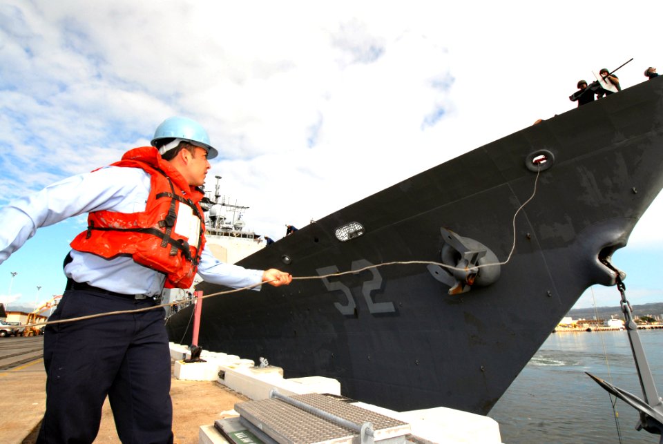 US Navy 070304-N-4965F-003 Gunner's Mate Seaman Sergio Montes assigned to guided missile frigate USS Crommelin (FFG 37) handles lines for guided missile cruiser USS Bunker Hill (CG 52)