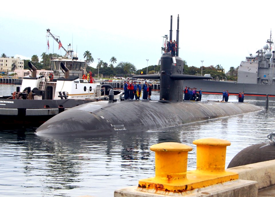 US Navy 070313-N-9486C-001 Fast attack submarine USS Bremerton (SSN 698) returns to the operational side of the Pacific Submarine Force as she returns to Pearl Harbor Naval Station