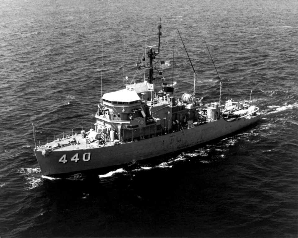 USS Exploit (MSO-440) at sea in 1982