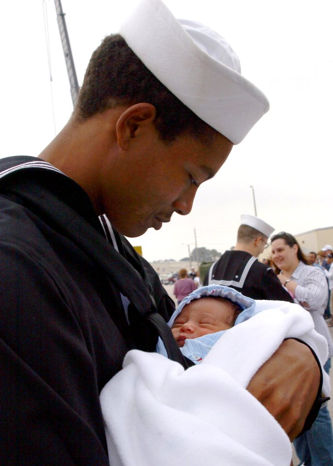 US Navy 070309-N-8544C-022 Seaman John Neal embraces his son for the first time at the homecoming ceremony for guided missile frigate USS Taylor (FFG 50)