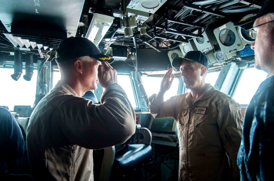 USS Essex (LHD 2) 151017-N-BU440-010 (22318586442)