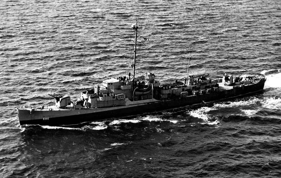 USS Eugene E. Elmore (DE-686) underway on 13 April 1944 (80-G-229758)