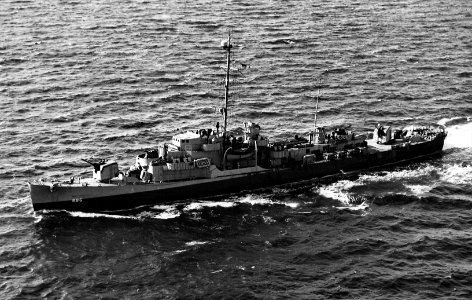 USS Eugene E. Elmore (DE-686) underway on 13 April 1944 (80-G-229758)