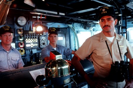 USS Fanning (FF-1076) bridge