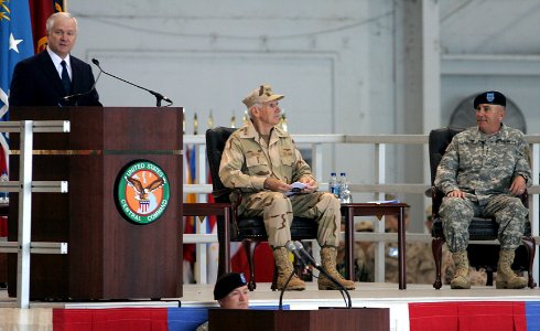 US Navy 070316-A-7445Z-130 ecretary of Defense Robert M. Gates delivers his speech at the U.S. Central Command Change of Command ceremony