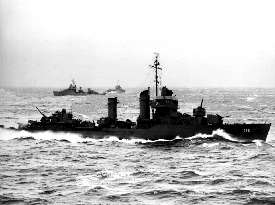 USS Fanning (DD-385) underway in the Pacific Ocean on 18 April 1942 (80-G-324218)