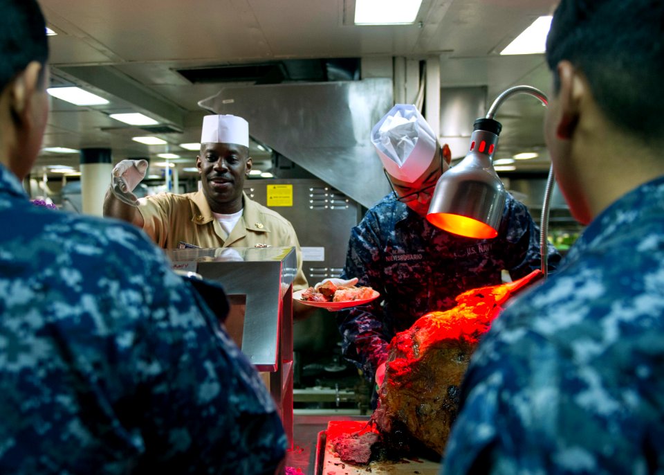 USS Essex at Christmas 151225-N-EV723-038