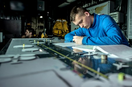 USS Essex (LHD 2) 150707-N-IC565-026 (18924341393)