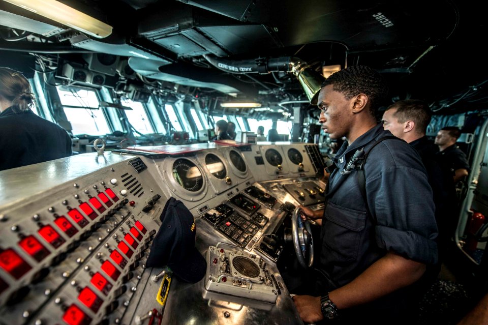 USS Essex visit to Hong Kong 150610-N-IC565-028