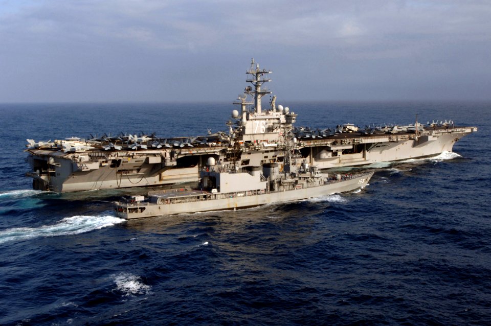 US Navy 070317-N-5961C-106 USS Ronald Reagan (CVN 76) connects to Japan Maritime Self Defense Force (JMSDF) destroyer Hamagiri (DD 155) during a fueling at sea (FAS) evolution