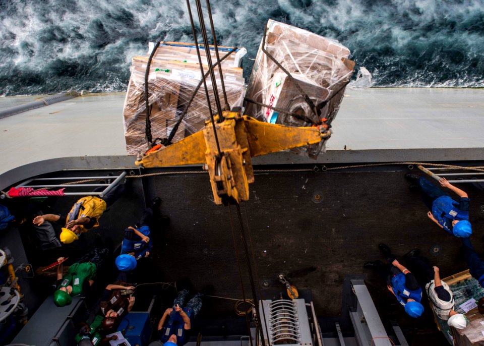 USS Essex conducts a replenishment-at-sea. (21464006620)