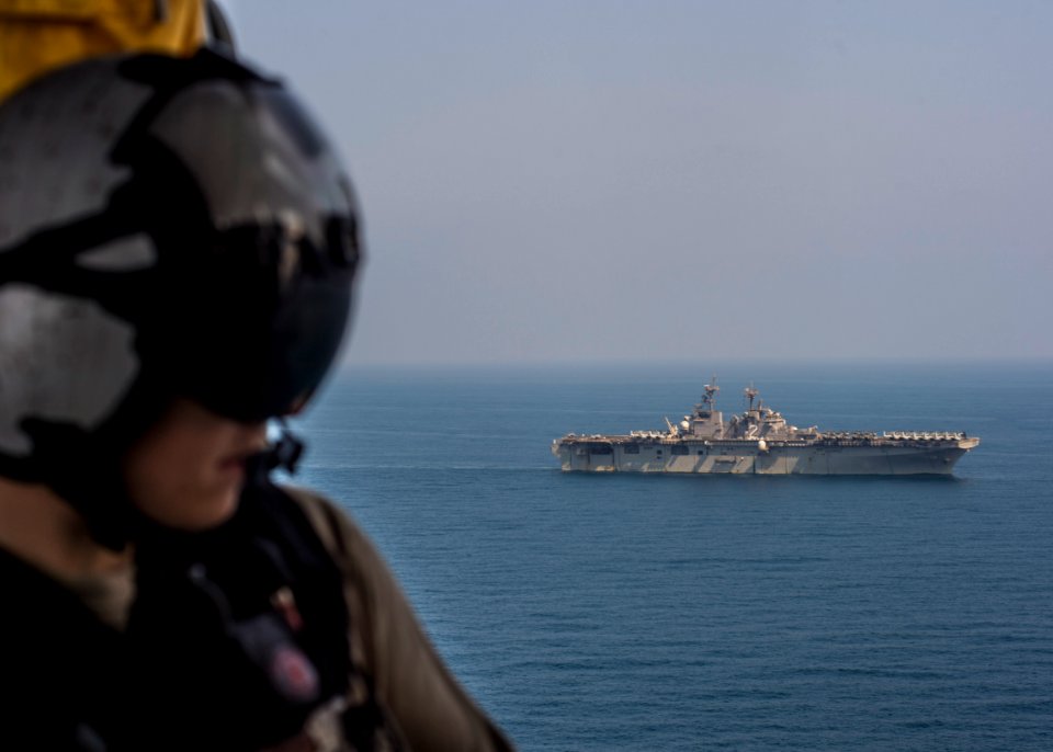 USS Essex (LHD 2) 151026-N-FV739-182 (22675831701)