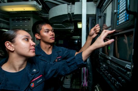 USS Essex (LHD 2) 151027-N-BU440-013 (22651083322)