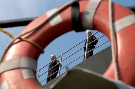 US Navy 070321-N-2638R-003 Sailors man the rails on board amphibious command ship USS Blue Ridge (LCC 19)