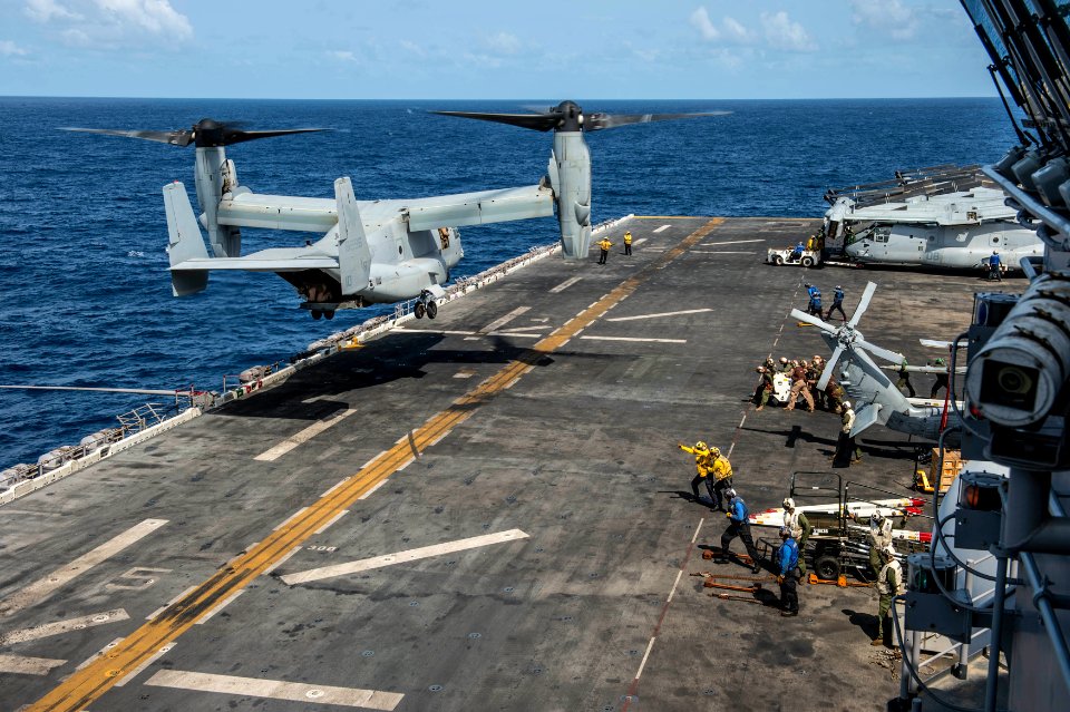 USS Essex (LHD 2) conducts flight operations. (19927276049)