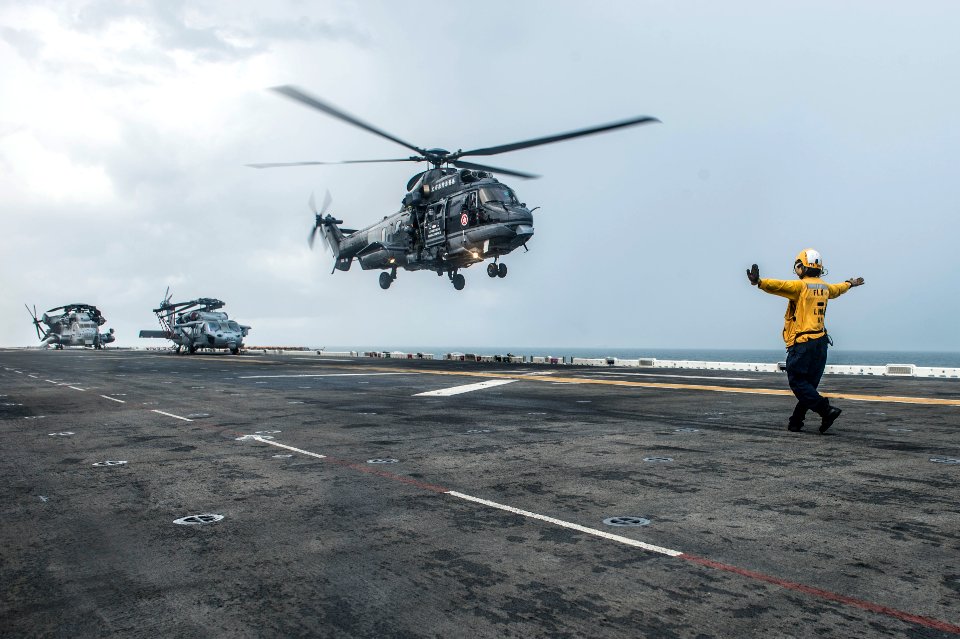 USS Essex operations 150610-N-IC565-172