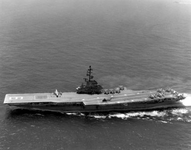 USS Essex (CVS-9) underway in the Atlantic Ocean on 15 July 1961 (NNAM.1996.488.242.043)