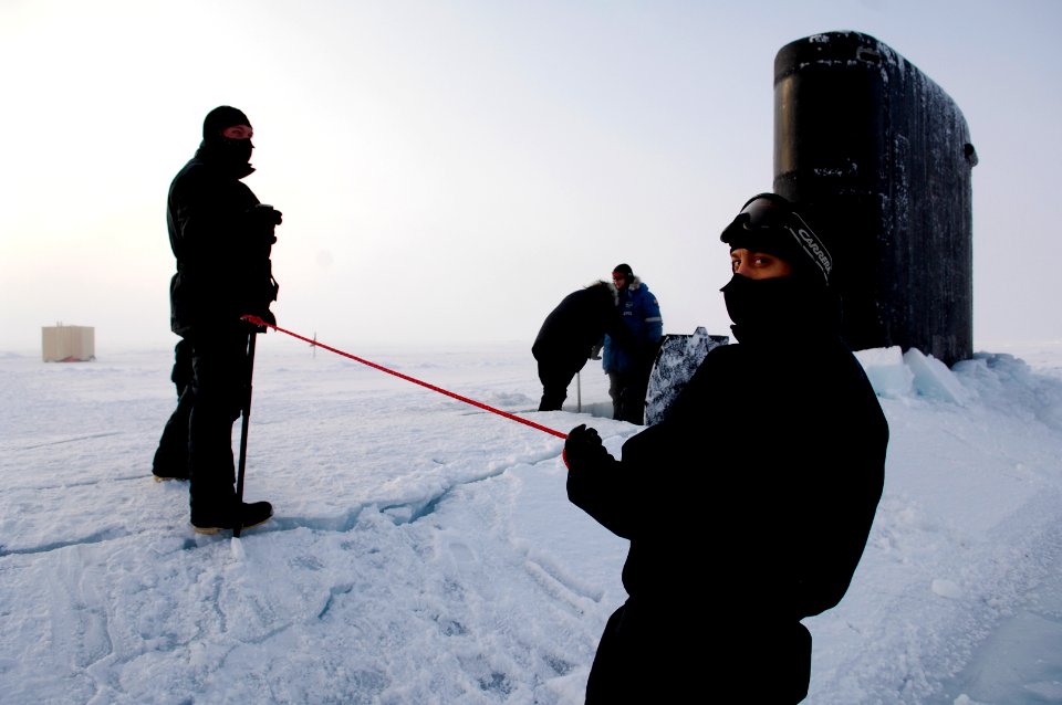 US Navy 070317-N-3642E-210 Machinist's Mate 2nd Class Mark Cygnarowicz tends a safety line so the Secretary of the Navy (SECNAV), the Honorable Dr. Donald C. Winter can board USS Alexandria (SSN 757)