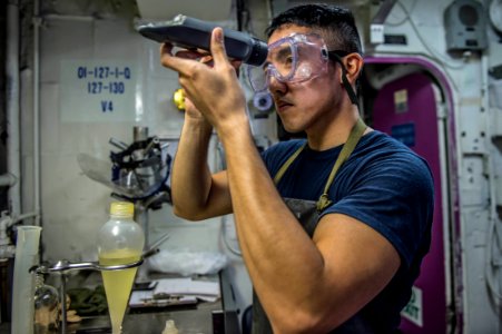 USS Essex (LHD 2) 150707-N-MD297-026 (18924256763)