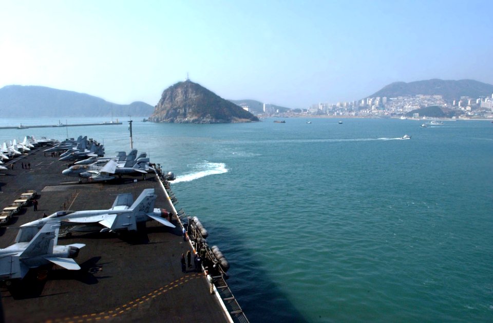 US Navy 070322-N-4009P-039 Nimitz-class aircraft carrier USS Ronald Reagan (CVN 76) pulls into port for her third port call since deploying from San Diego