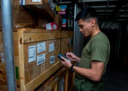 USS Essex (LHD 2) 151026-N-MD297-015 (22638613506)