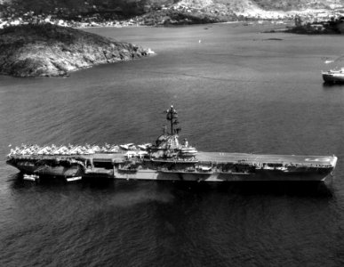 USS Essex (CVS-9) at Saint Thomas, U.S. Virgin Islands, 14 December 1962 (NNAM.1996.488.242.047)