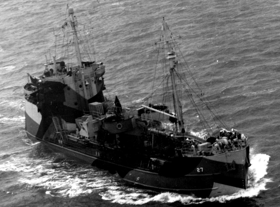 USS Escatawpa (AOG-27) underway in Hampton Roads, Virginia (USA), on 3 October 1944 (80-G-280755)