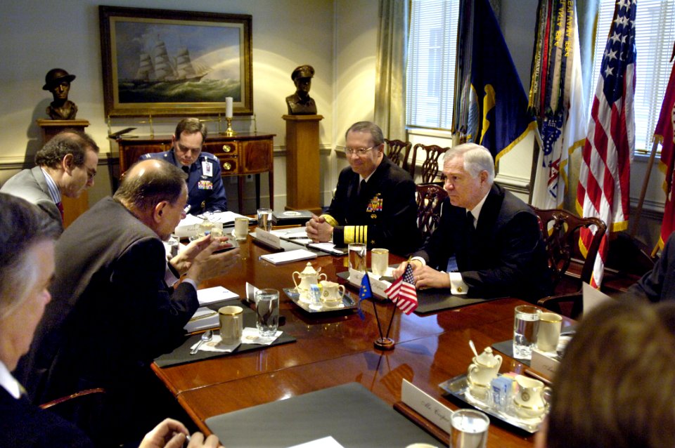 US Navy 070320-D-9880W-027 Secretary of Defense Robert M. Gates hosts a Pentagon meeting with European Union Secretary General and High Representative Javier Solana