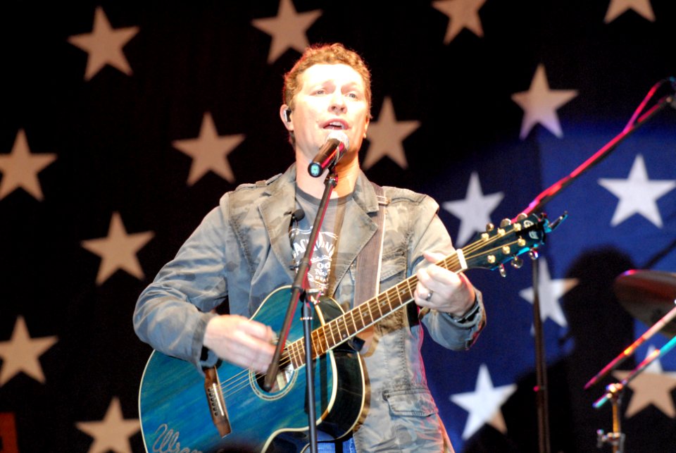 US Navy 070320-N-9909C-003 Country music star Craig Morgan, an 11-year Army veteran, performs for Sailors, Marines, and family members of all ages during a free concert at Naval Air Station North Island