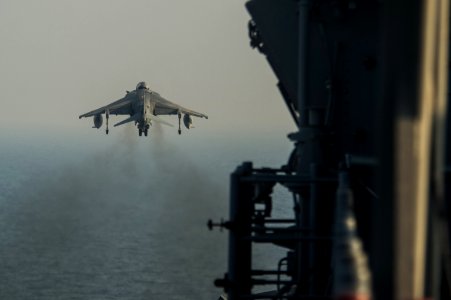USS Essex (LHD 2) 150816-N-BD107-126 (20662051011)