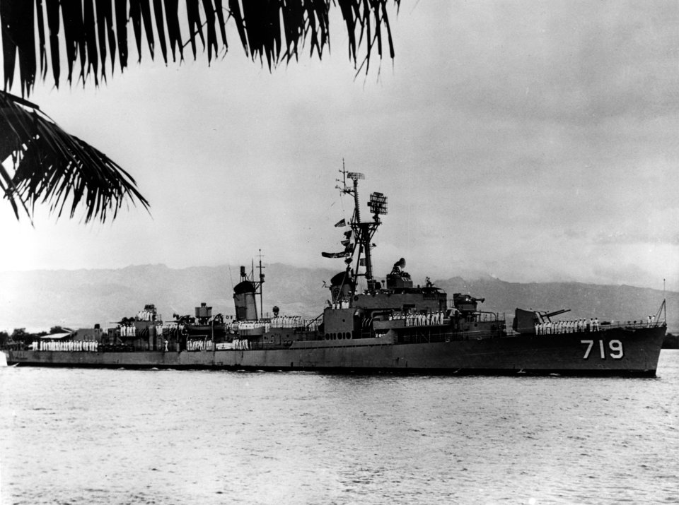 USS Epperson (DDE-719) at Pearl Harbor, in May 1958 (NH 91904)