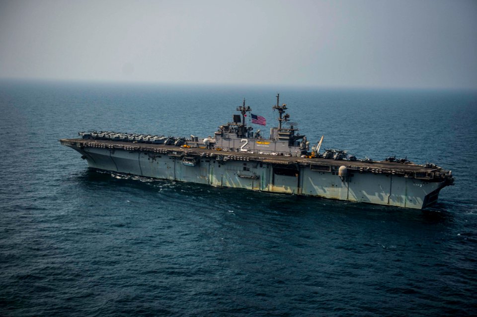 USS Essex (LHD 2) 151009-N-IC565-111 (22651304322)